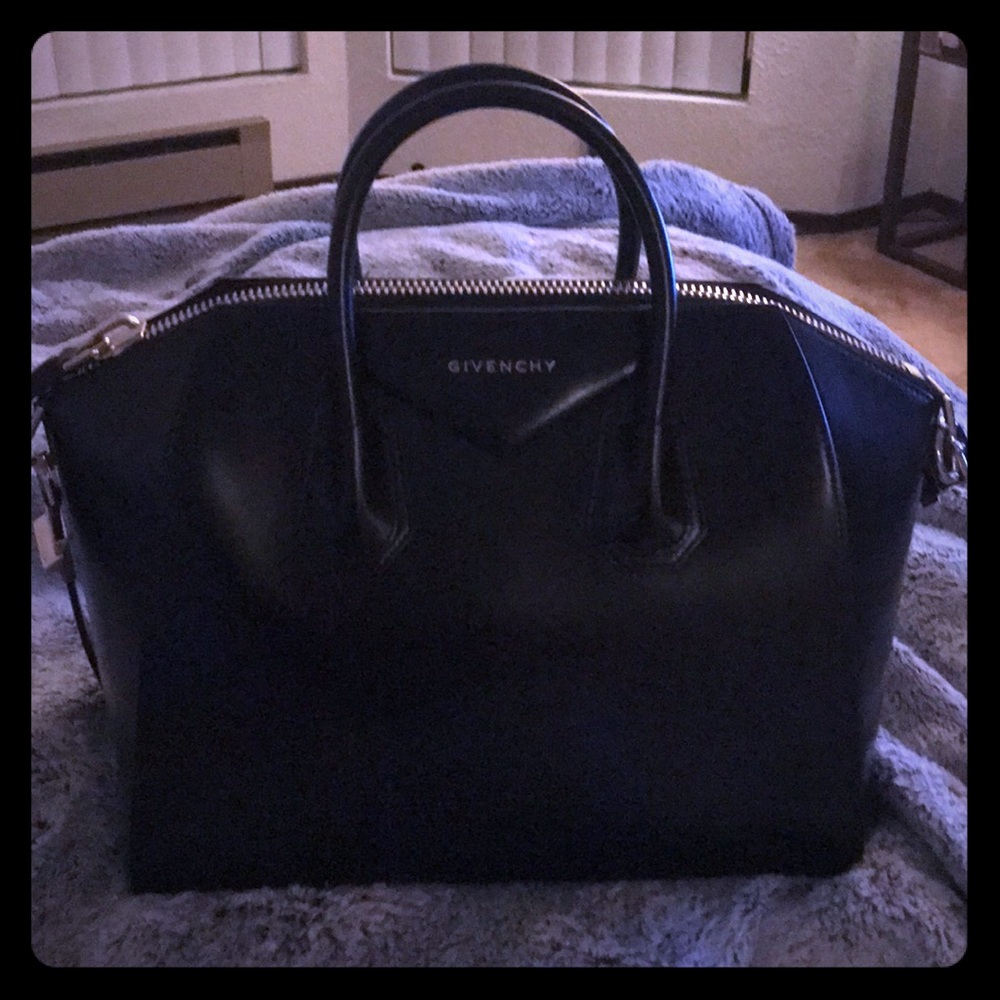 Givenchy Medium Antigona Bag
